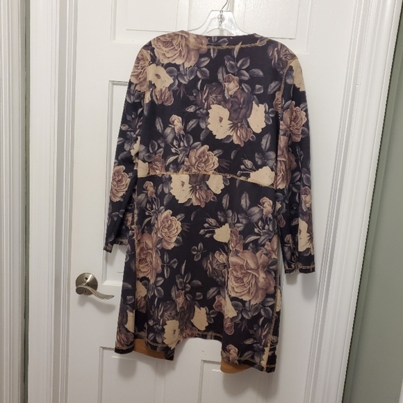 EUC Solitaire Faux Suede Type Feel Floral Print Duster Size Medium, Classic - Picture 9 of 10